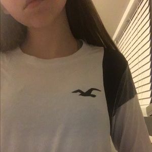 Hollister logo long sleeve tee!